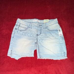 NOBO - No Boundaries Light Blue Patterned Jean Shorts
Size: 7 Juniors